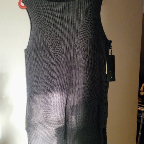 SEARS---GRAY SHORT SLEEVE SWEATER - Picture 2 of 3